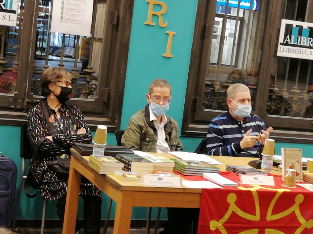 Núria Comas, presidenta del CAOC; Francesc Sangar, secretari del CAOC; i José Luís Soler. 